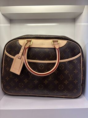 Louis Vuitton Deauville Monogram Canvas Duffel with Vachetta Leather Trim
